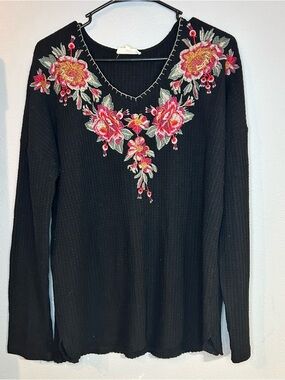 Entro boho top Long-Sleeve V-Neck black Pink & Red Floral Embroidery knit